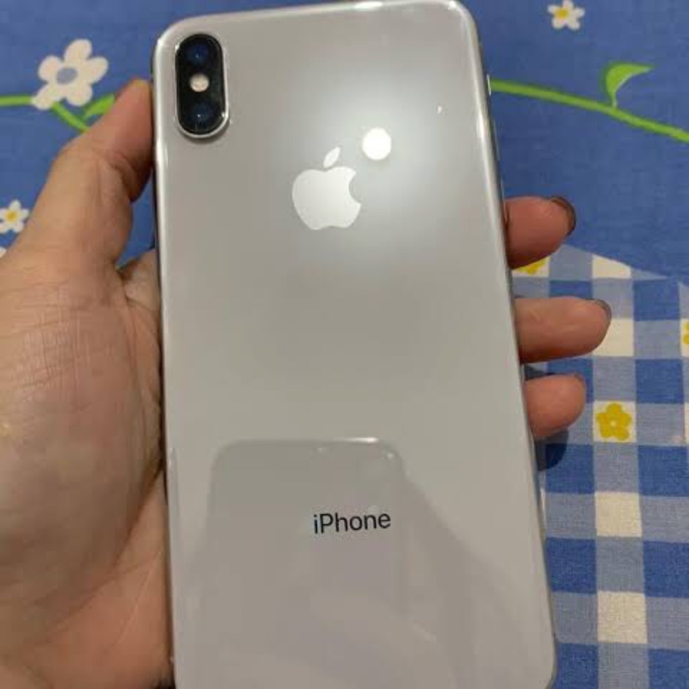 iPhone X - Picture 3 of 3